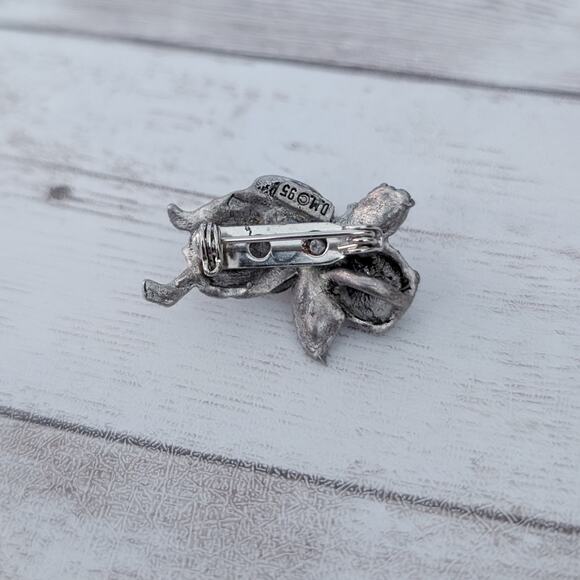 Vintage 1995 Silver/Gold Tone Pewter Angel Playing Horn Brooch / Pin - Signed DM - Picture 5 of 6